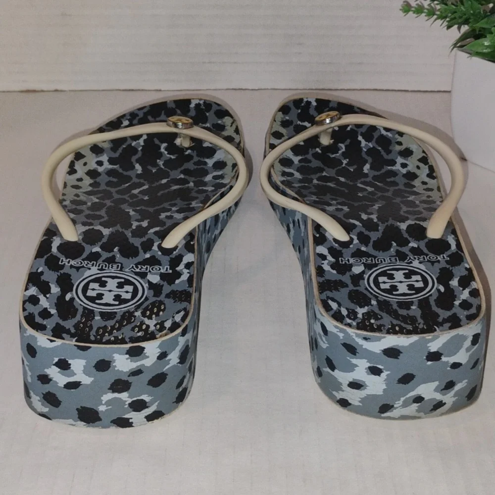Tory Burch Leopard Print Sandals. Womens size 8. Cream & Black in color. - Picture 3 of 12